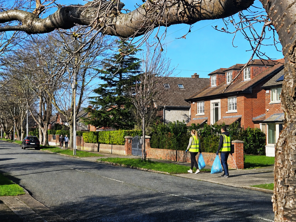Litter pickers on Maple Road